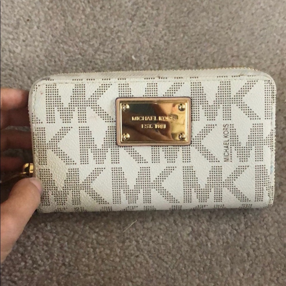 Michael kors wristlet
